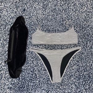 Triangl Lyla B&W Striped small DO NOT BUY